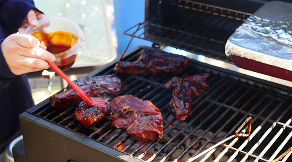 What’s better to put on top of ribs, grilled chicken or a pulled pork sandwich than barbecue sauce? Unfortunately, barbecue sauce is a repeat offender in the sugar department. Common ingredients include ketchup, maple syrup, brown sugar and molasses. Do your smile a favor and opt for this sugar-free barbecue sauce: