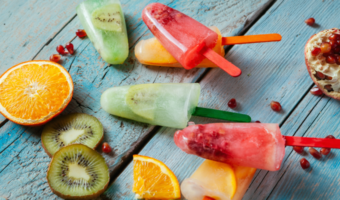 Most ice-cold desserts found in the supermarket are packed with added sugar. Do your smile a favor and make your own homemade healthy popsicles.