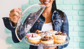 You don’t have to let your sugar cravings win! Our tips on how to outsmart your sweet tooth