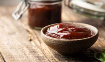 Do you love barbecue sauce but hate the excess sugar? Check out this sugar-free barbecue sauce recipe that is perfect for grilled chicken, pulled pork, and more!